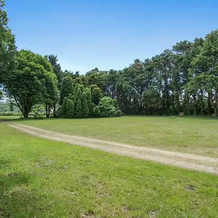 Well-appointed, 5-bedroom With A Swimming Pool And Wifi In Conca